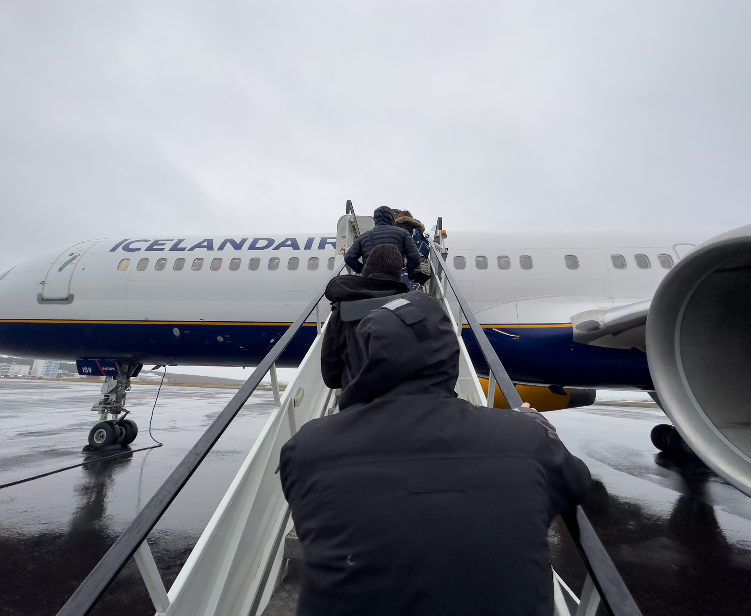 Flying Icelandair Domestic From Reykjavik To Akureyri On A 757 And A