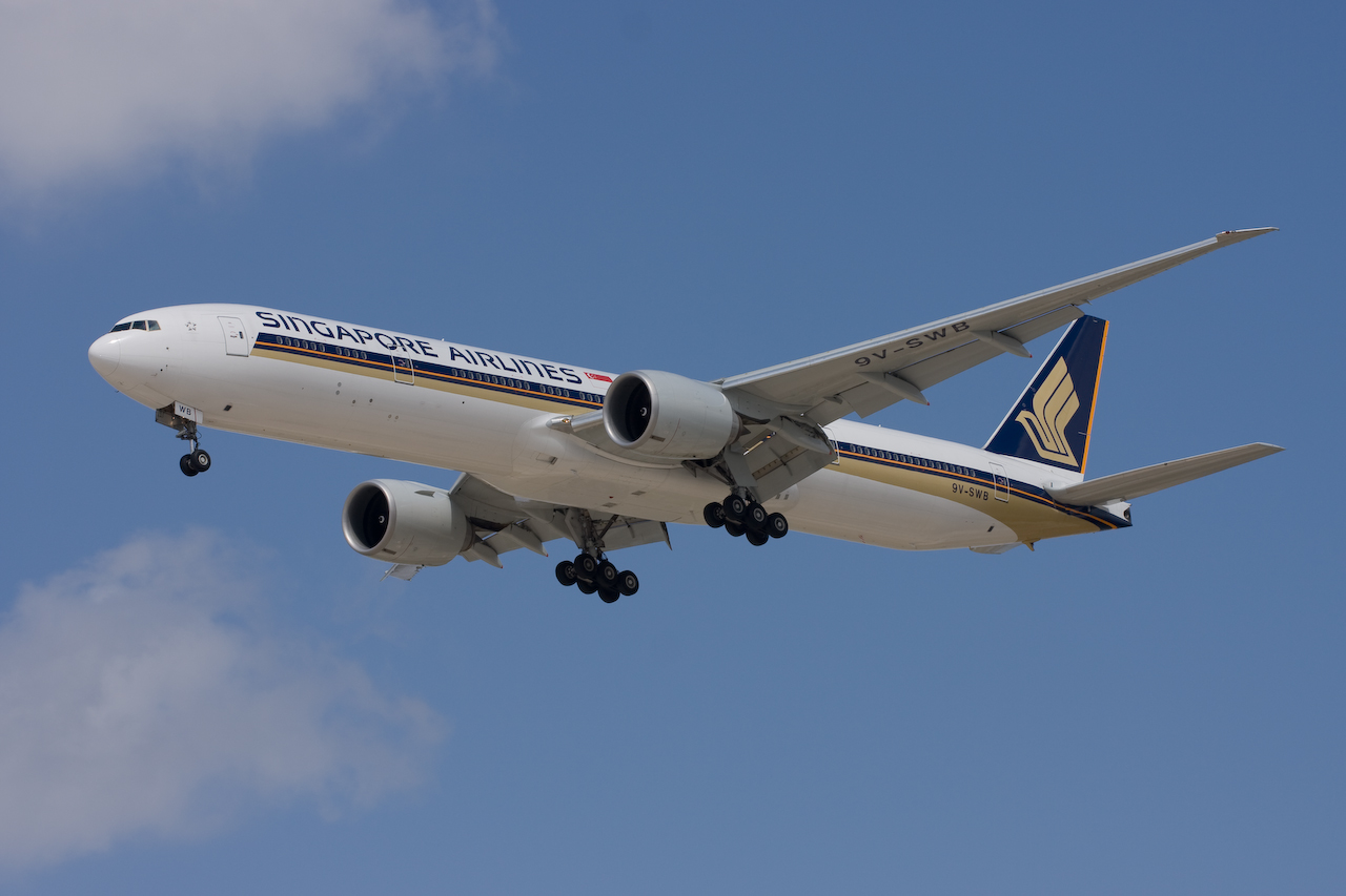 singapore-airlines-boeing-777-300er-airlinereporter-airlinereporter