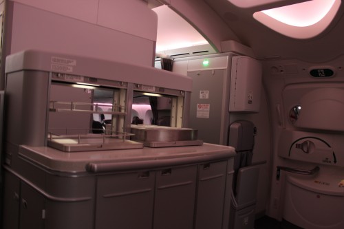 JAL Boeing 787 Dreamliner bar in open form. Photo from JAL.
