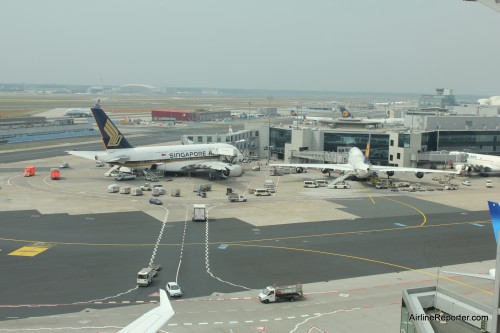 Two Lufthansa MD-11s, 2 747-400s, one Singapore Airlines Airbus A380 and more. CLICK FOR LARGER.