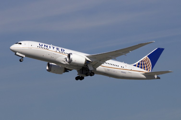 United Airlines Boeing 787 Dreamliner (N20904) departs LAX on January 5 ...