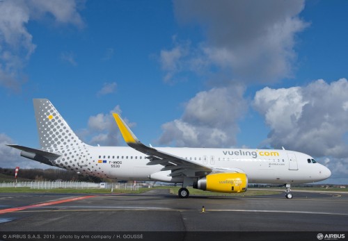 CLICK PIC FOR LARGER VERSION. Image from Airbus. PRESS RELEASE: Vueling, the largest low cost airline in Spain, has taken delivery of its first A320 aircraft equipped with Sharklet fuel saving wing tip devices, becoming the first Spanish carrier to do so. Including this delivery, Vueling"s in-service fleet rises to 61 A320 Family aircraft Sharklets are newly designed wing-tip devices that improve the aircraft"s aerodynamics and significantly cut the airline"s fuel burn and emissions by four per cent on longer sectors. Sharklets are an option on new-build A320 Family aircraft, and standard on all members of the NEO Family. They offer the flexibility to A320 Family operators of either adding around 100 nautical miles more range or allowing an increased payload capability of up to 450 kilograms.