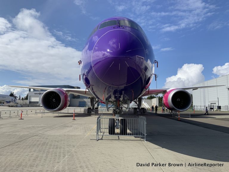 Go Touch A Pink And Purple Boeing 787 9 Dreamliner In Seattle Airlinereporter