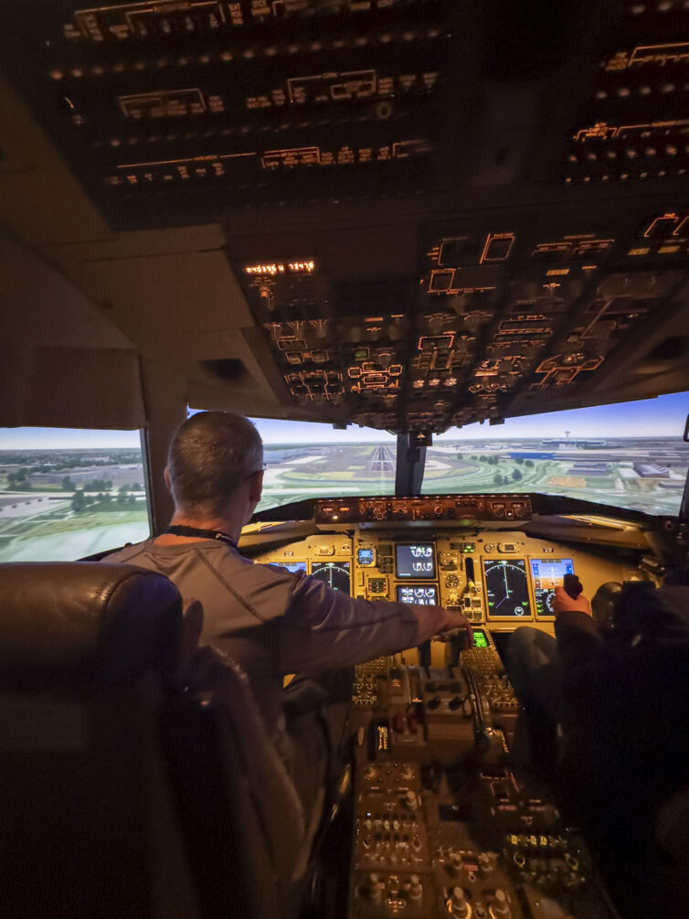 Yours truly flying Icelandair's 767 full-motion simulator